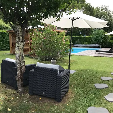 Bed & Breakfast La Maison Des Eaux Claires 4*