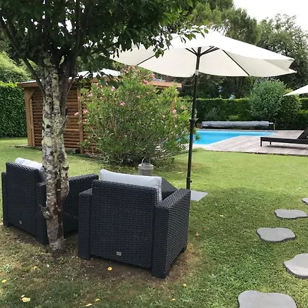 לינה וארוחת בוקר La Maison Des Eaux Claires 3*