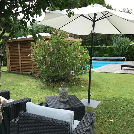La Maison Des Eaux Claires Bed & Breakfast 4*