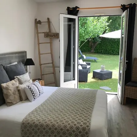 La Maison Des Eaux Claires Bed & Breakfast 4*