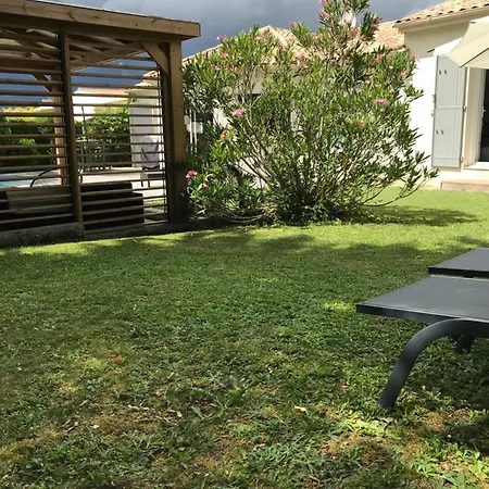 Bed & Breakfast La Maison Des Eaux Claires 4*