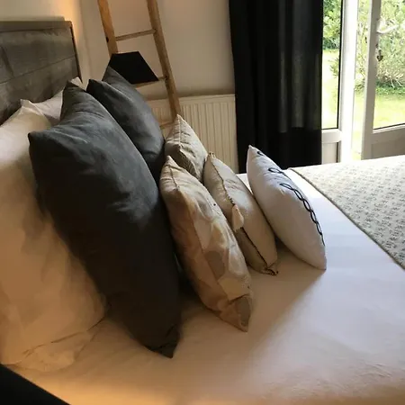 La Maison Des Eaux Claires לינה וארוחת בוקר 3*