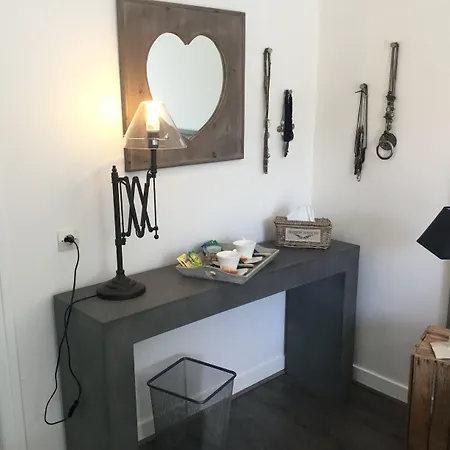 לינה וארוחת בוקר La Maison Des Eaux Claires 3*