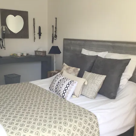 La Maison Des Eaux Claires לינה וארוחת בוקר