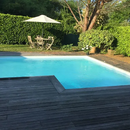 La Maison Des Eaux Claires לינה וארוחת בוקר 3*