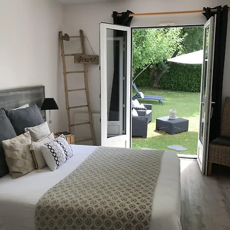 La Maison Des Eaux Claires לינה וארוחת בוקר 3*