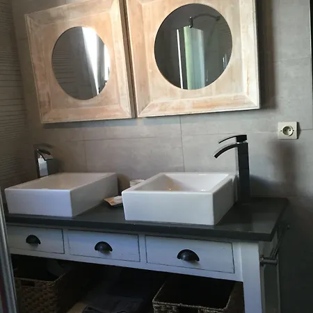 La Maison Des Eaux Claires לינה וארוחת בוקר