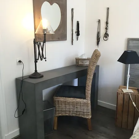 La Maison Des Eaux Claires לינה וארוחת בוקר