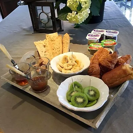 Bed & Breakfast La Maison Des Eaux Claires 3*
