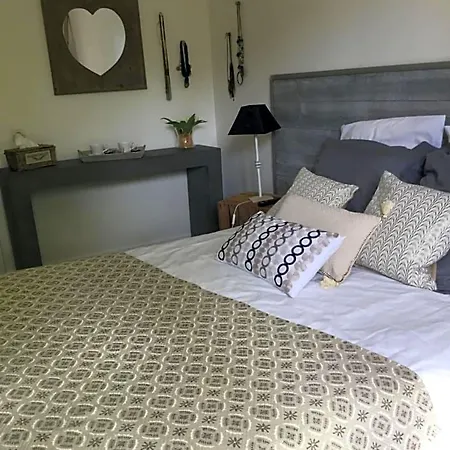 La Maison Des Eaux Claires Bed & Breakfast