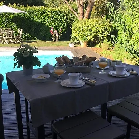 La Maison Des Eaux Claires Bed & Breakfast Puymoyen