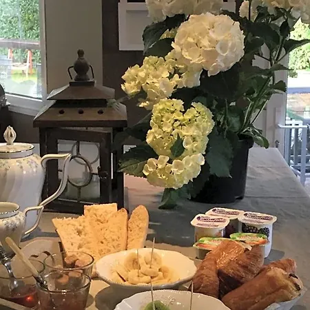 La Maison Des Eaux Claires Bed & Breakfast 3*