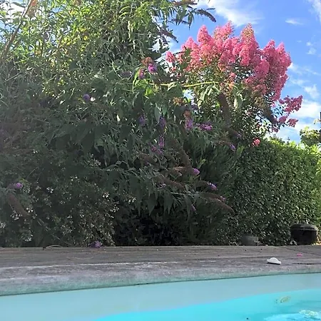 La Maison Des Eaux Claires Bed & Breakfast