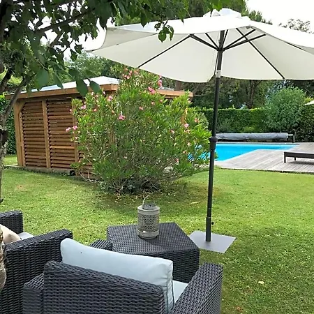 La Maison Des Eaux Claires Bed & Breakfast 3*