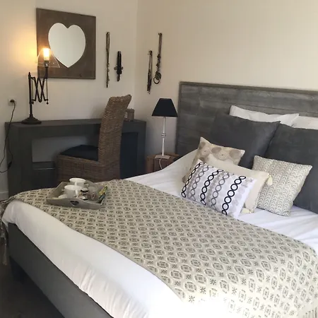 Bed & Breakfast La Maison Des Eaux Claires 3*