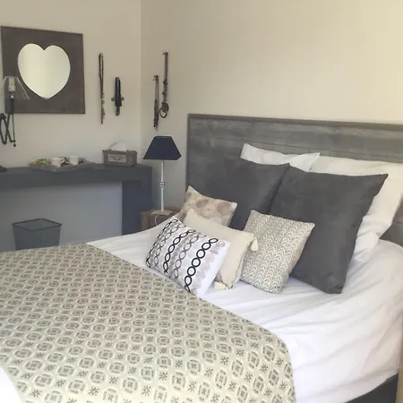 La Maison Des Eaux Claires Bed & Breakfast 3*