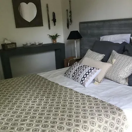 לינה וארוחת בוקר La Maison Des Eaux Claires Puymoyen