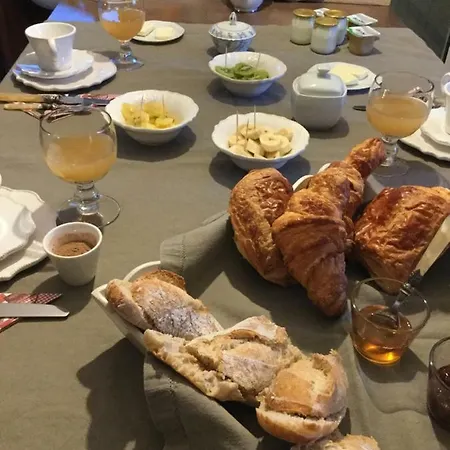 La Maison Des Eaux Claires לינה וארוחת בוקר